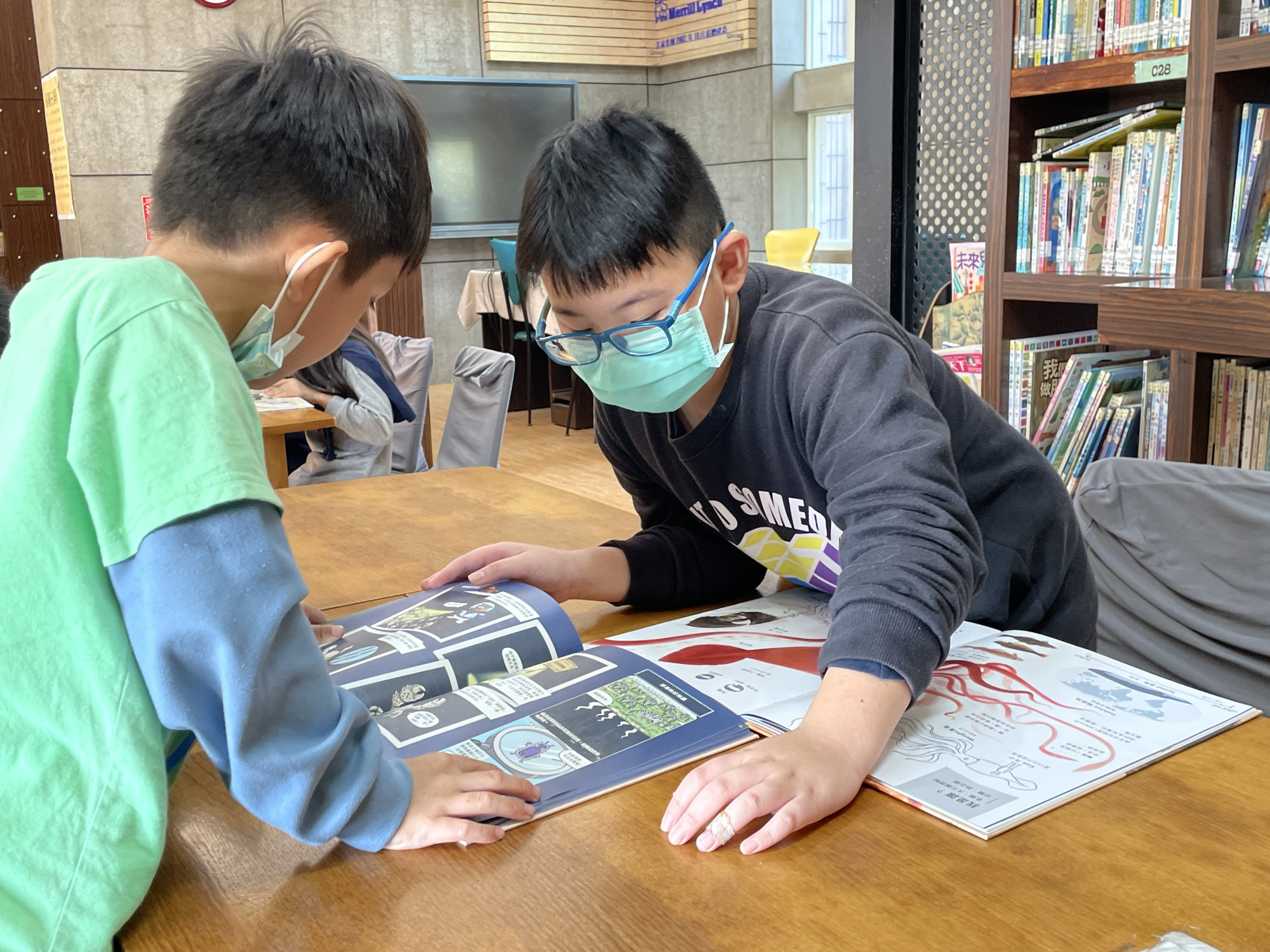 小學生-看書-希望閱讀好書-羅儀修攝