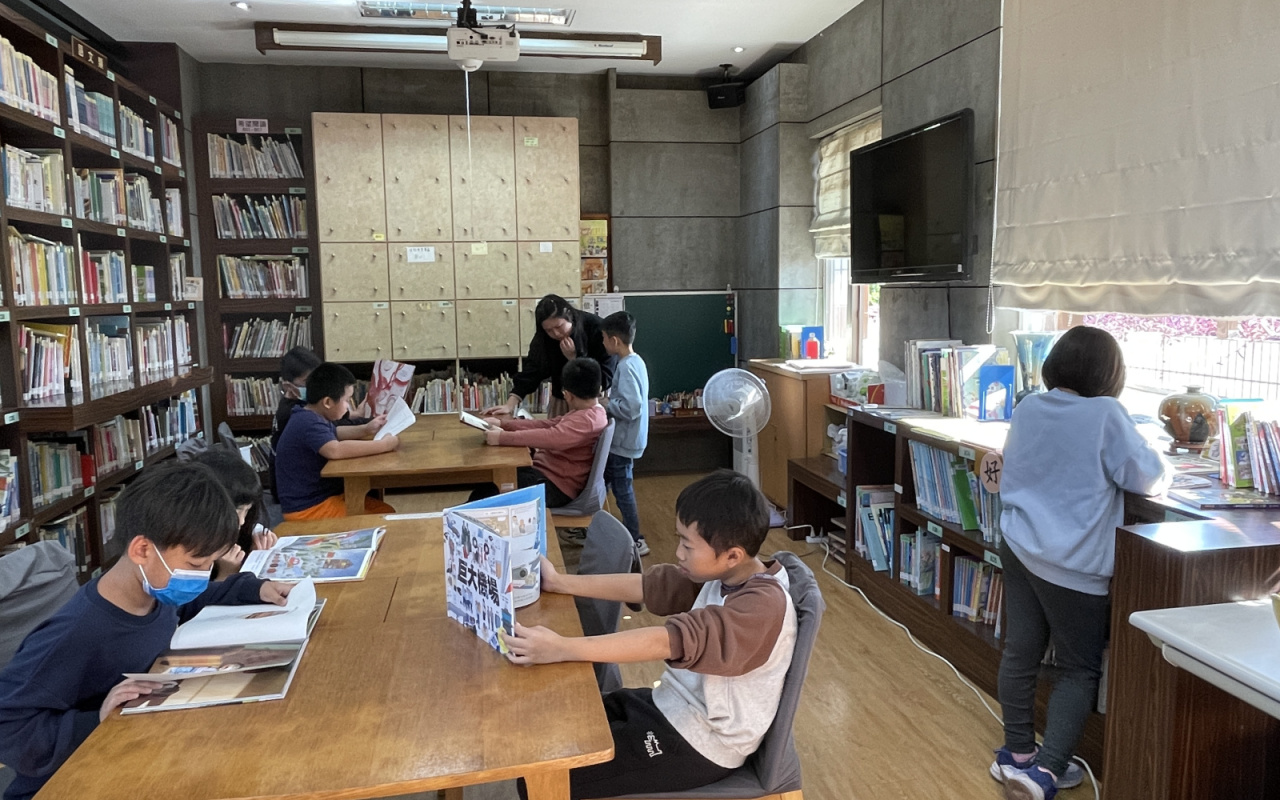 啟文國小圖書館-小學生閱讀-羅儀修攝