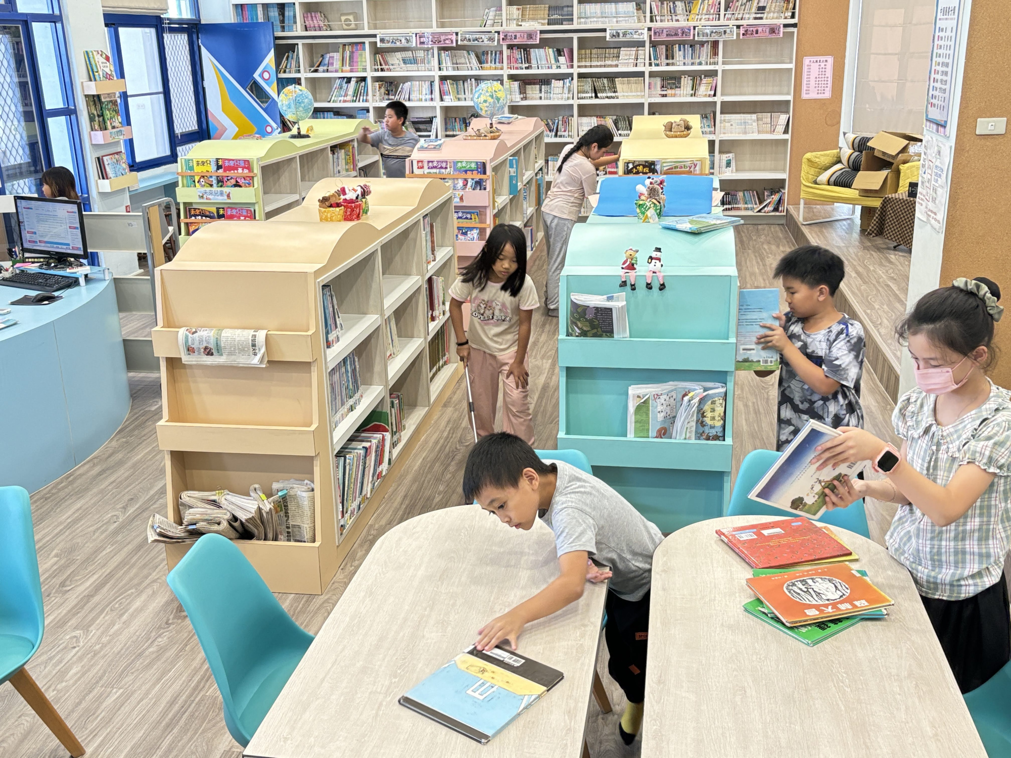 豐源國小圖書館-學生圖書志工-打掃-蘇倩慧提供