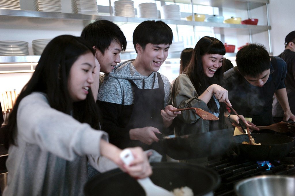 學學實驗教育機構洋溢著歡樂的「飲食文化食藝料理」課程