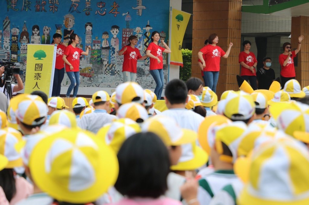 國泰人壽推出反毒操,不論校園師生、親子家庭都可透過帶動跳建立孩童反毒基本觀念。