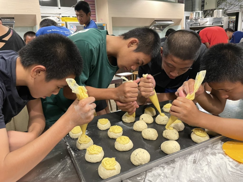 學校安排多元課程內容,讓球員除了平常訓練之外,也可以培養其他興趣。/臺東縣卑南國中提供。