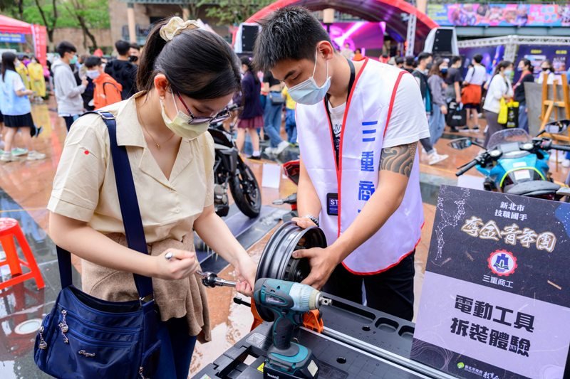 由歷年國際技能競賽選手組成的奪金青年團專區,安排了各種不同體驗活動