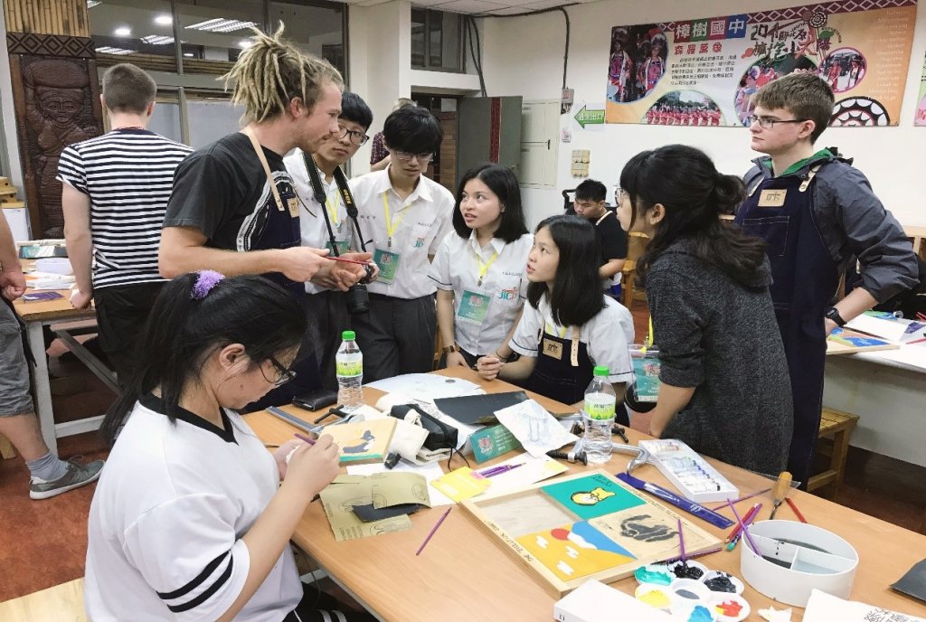 樟樹國際實中強調跨領域學習,藉由選修機制培養學生雙技能。