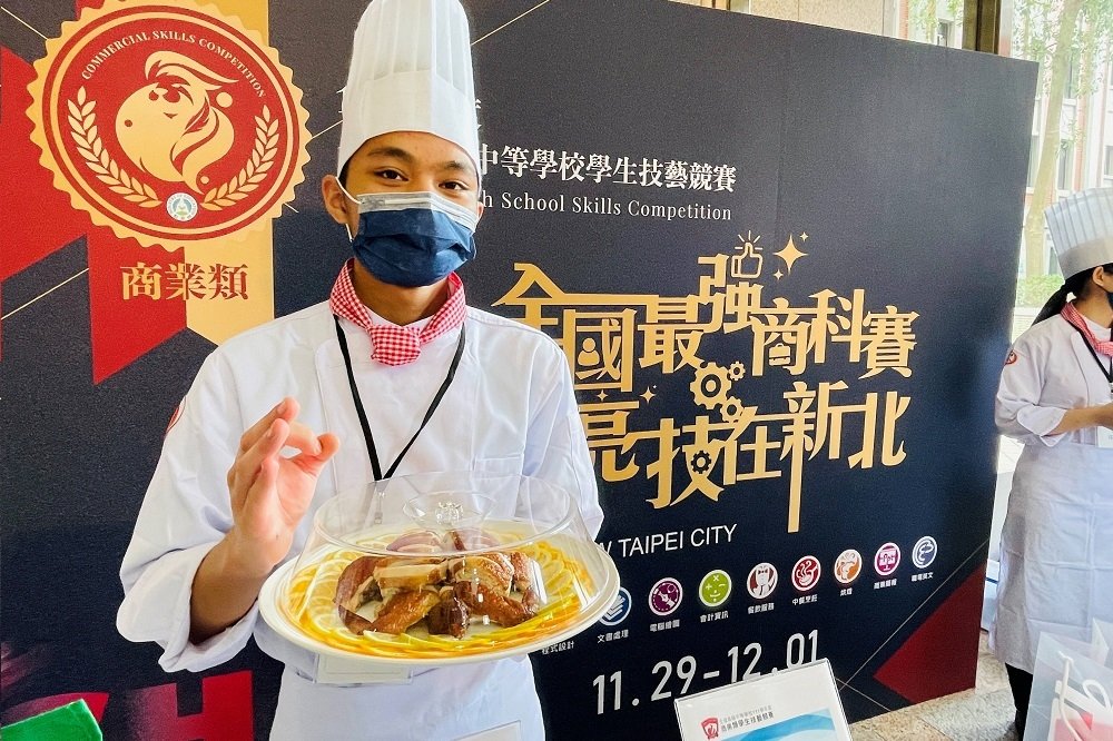 穀保家商餐飲管理科學生李翊榮獲得中餐烹飪職種金手獎第2名
