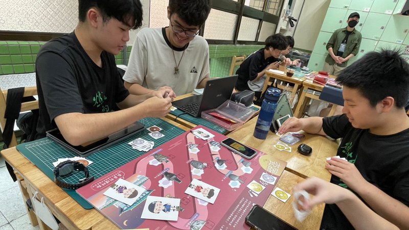 台北松山高中學生認真參與「瓷器大時代」課程