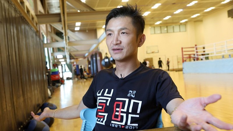 金牌教練曾自強在國家運動訓練中心，接受《親子天下》專訪。曾千倚攝